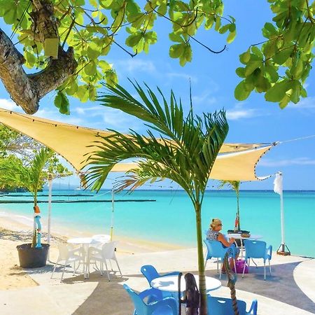 Kaz Kreol Beach Hotel Ocho Rios Bagian luar foto