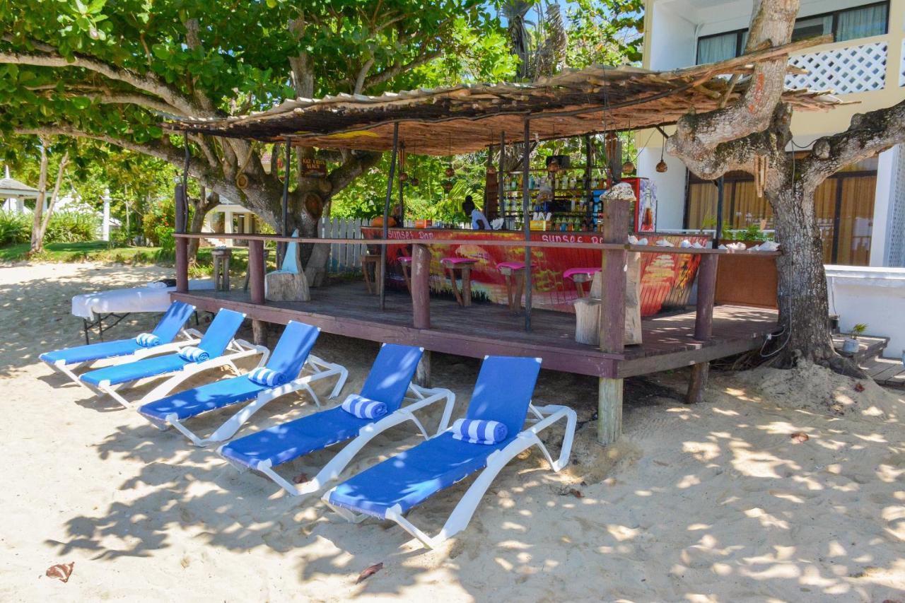 Kaz Kreol Beach Hotel Ocho Rios Bagian luar foto