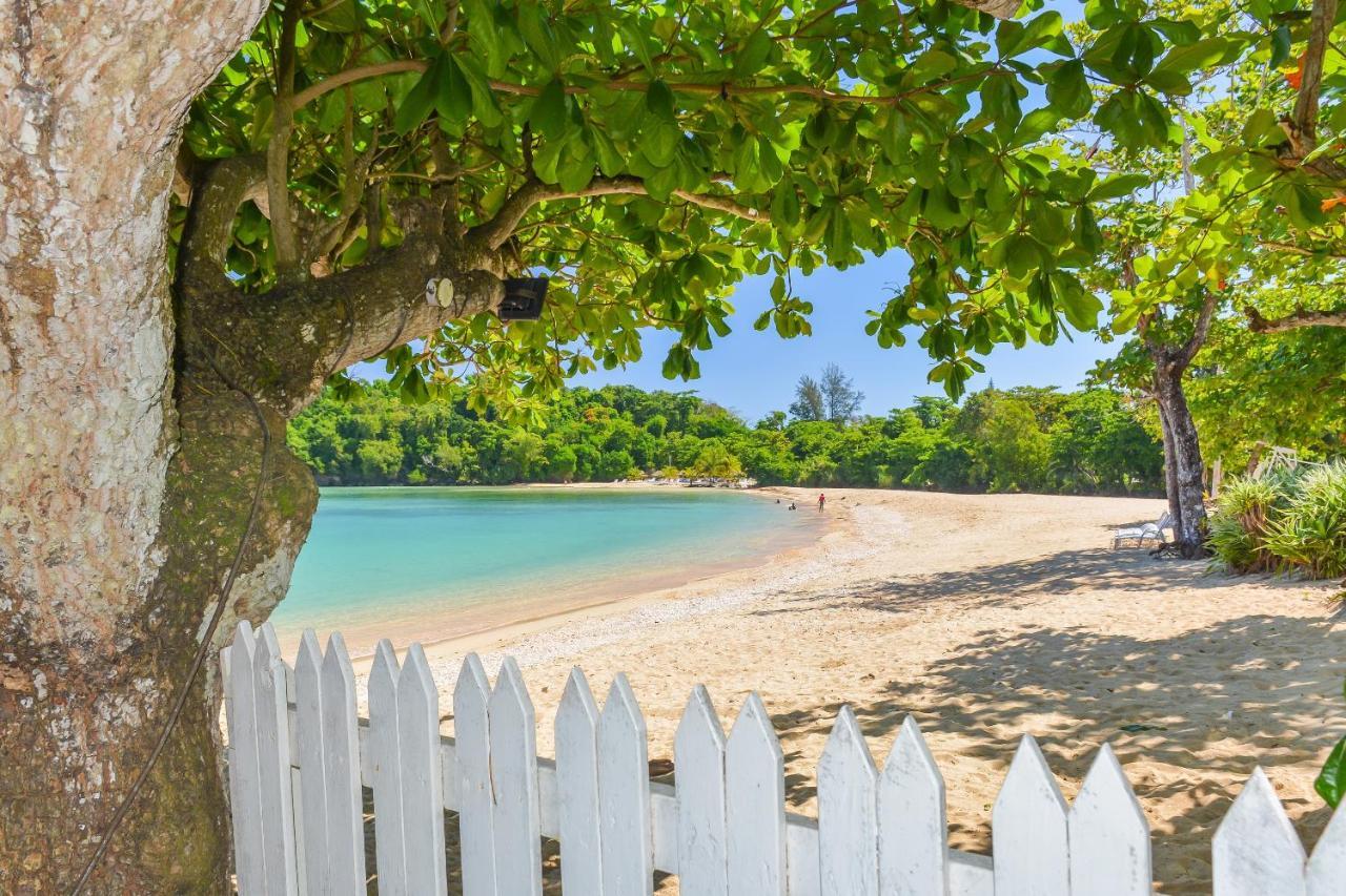 Kaz Kreol Beach Hotel Ocho Rios Bagian luar foto