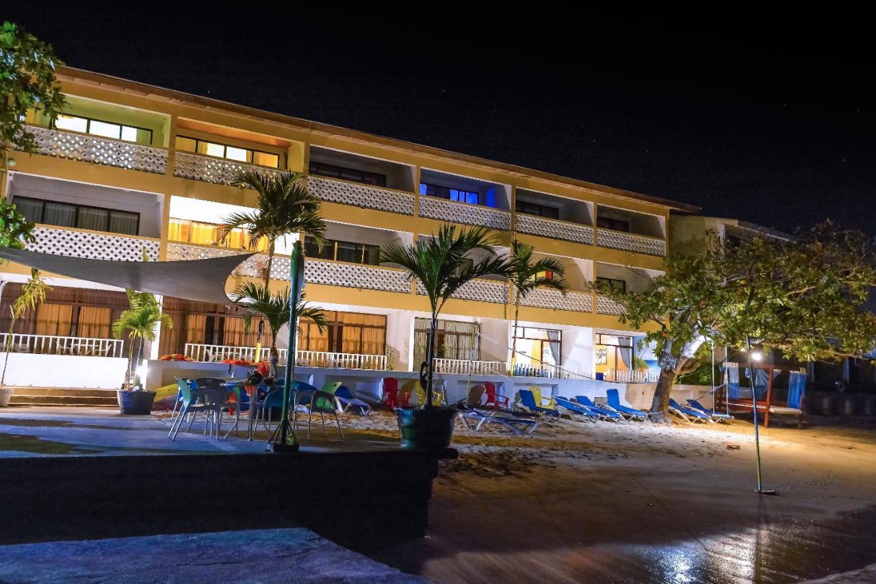 Kaz Kreol Beach Hotel Ocho Rios Bagian luar foto