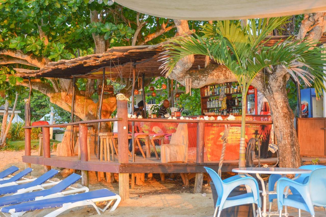Kaz Kreol Beach Hotel Ocho Rios Bagian luar foto