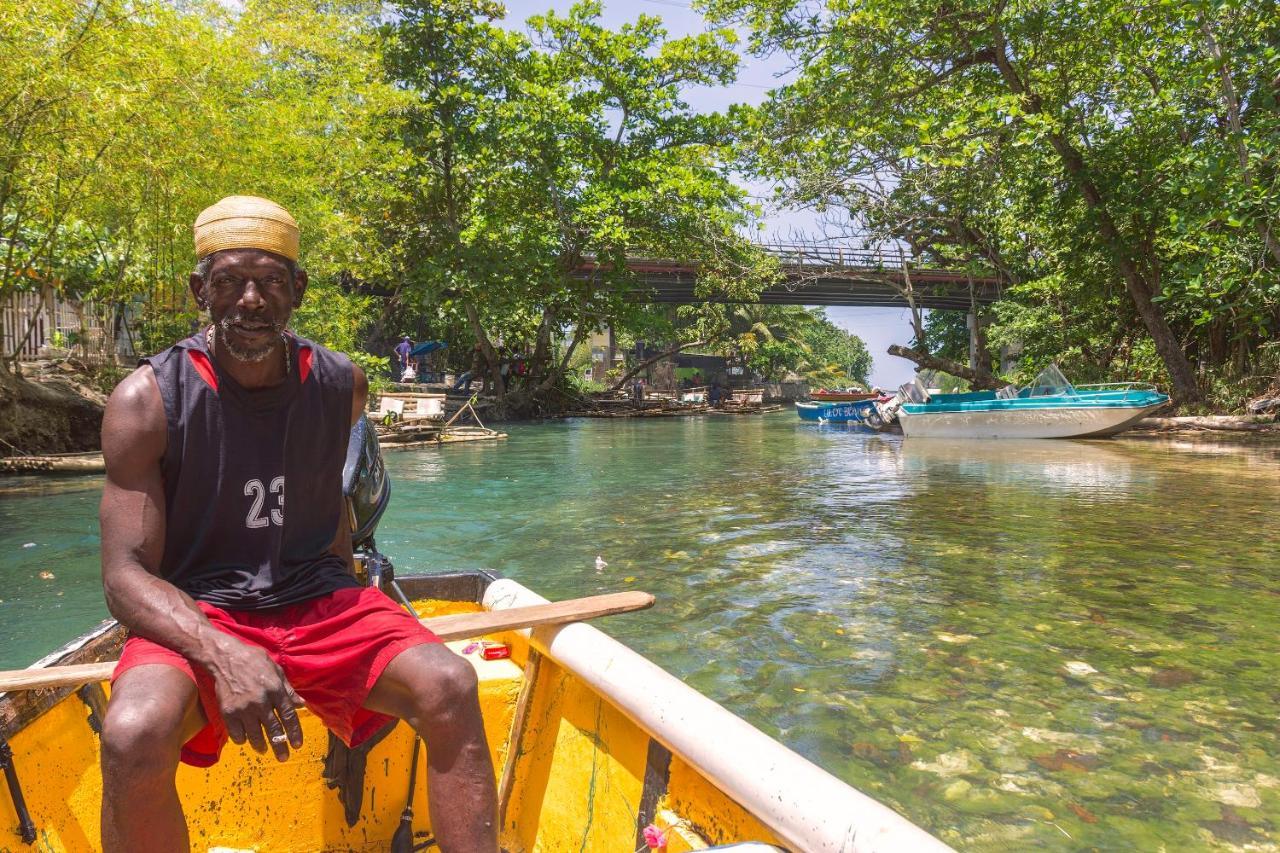 Kaz Kreol Beach Hotel Ocho Rios Bagian luar foto