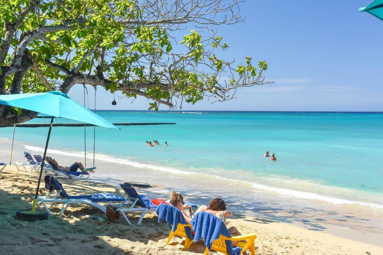 Kaz Kreol Beach Hotel Ocho Rios Bagian luar foto
