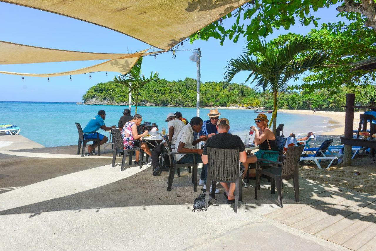 Kaz Kreol Beach Hotel Ocho Rios Bagian luar foto